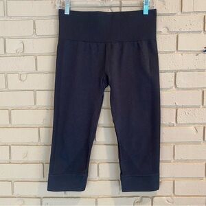 Lululemon Women's Size 8  Black Seamlessly Street Crop Leggings Pant Compression